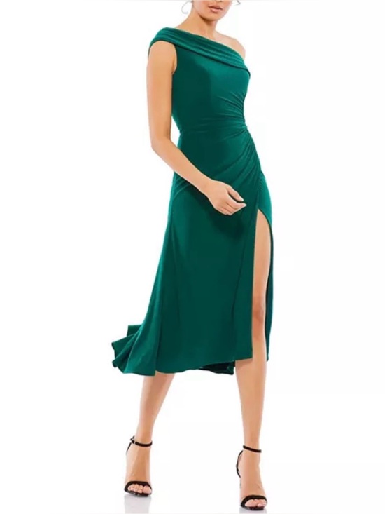 Mac Duggal Dresses & Skirts - Mac Duggal Asymmetrical Gathered Dress
Size 2 or 10
MSRP $298
New with Tag
